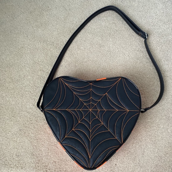 ❌SOLD❌ Love Pain and Stitches Spider Web Heart Bag - Picture 2 of 7